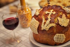 NARODNO VEROVANJE KOJE TRAJE VEKOVIMA: Dodajte jednu biljku u slavski kolač i pratiće vas sreća cele godine (RECEPT)