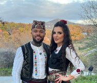 Poznati Amerikanac posetio Kosovo! Sa njim bila i poznata Srpkinja, a ljudi ostali u šoku kad su videli da je...