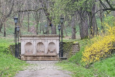 HAJDUČKA ČESMA Svedok istorije, Dositej Obradović je hteo da ga sahrane pored nje, u blizini se desio i atentat na kneza Mihaila