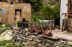 Misterija sela Gostuša: Kako su kuće od kamena i blata preživele vekove