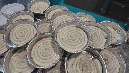 SAMO ŠTANCUJE Braća blizanci Predrag i Nenad osmislili mašinu koja pravi bureke, sve sastojke dozira u gram i radi sve na dugme (FOTO)