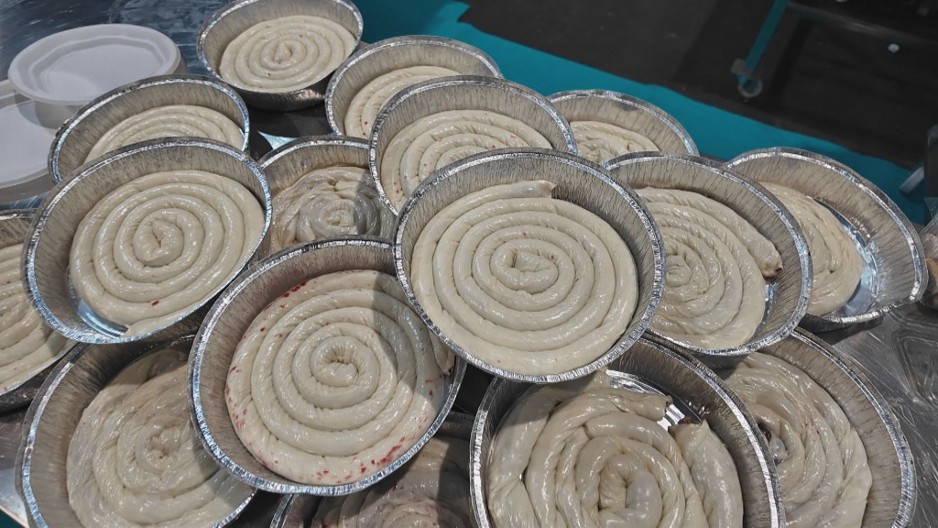 SAMO ŠTANCUJE Braća blizanci Predrag i Nenad osmislili mašinu koja pravi bureke, sve sastojke dozira u gram i radi sve na dugme (FOTO)