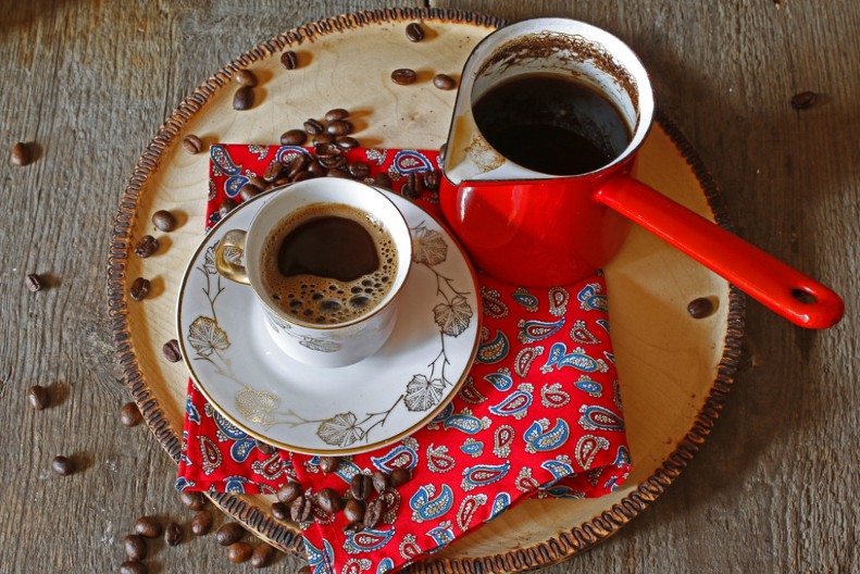 TRADICIJA IZ 16. VEKA Evo zašto gledamo u šolju i šta znače neki od najvažnijih simbola