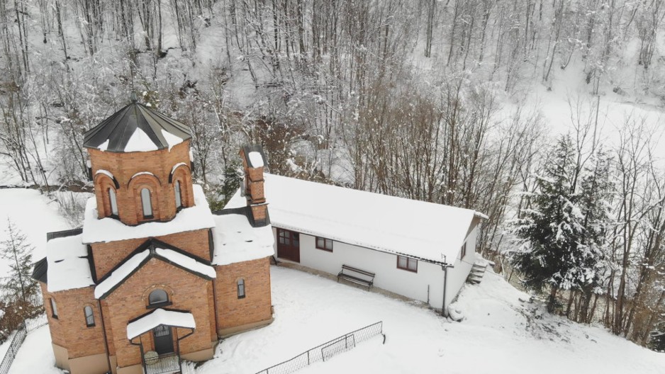Na ovome mestu sahranjen je kosovski junak Pavle Orlović: Pronađena nadgrobna ploča iz 14. veka koja to potvrđuje, za meštane je to sveto mesto (FOTO)
