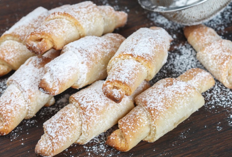 POSNI KOLAČI Slatke starinske kiflice sa džemom koje su spremne za pola sata