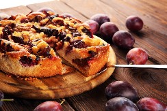 RECEPT STAR 100 GODINA: Isprobajte najukusniju POSNU pitu sa grizom i pekmezom od šljiva (VIDEO)