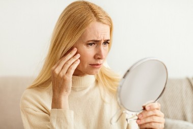 IZGLEDA KAO DA RASTU? Evo šta se stvarno dešava sa našim nosom i ušima kada ostarimo