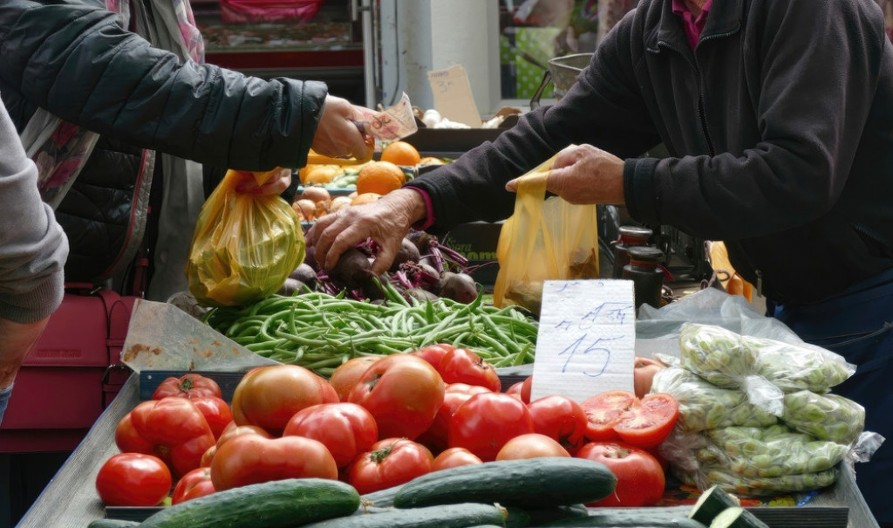 CENE NA PIJACAMA KAO VREMENSKA PROGNOZA U Čačku krompir duplo skuplji nego u Užicu - ipak sa paradajzom potpuno druga priča