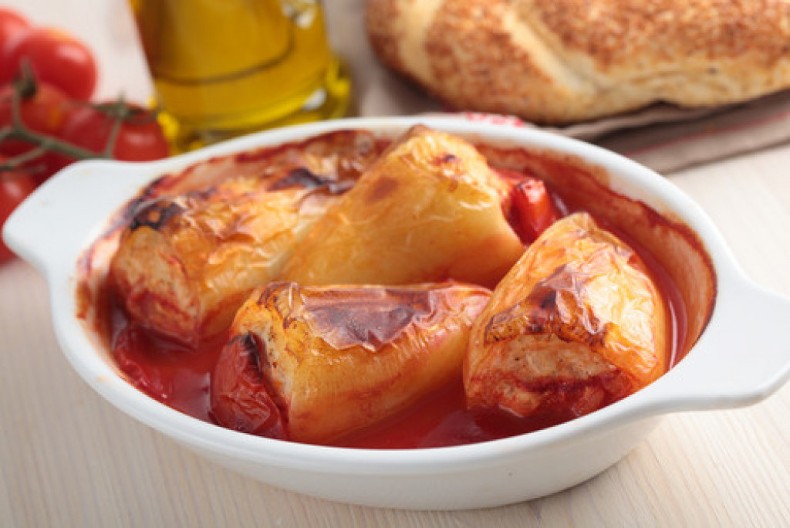 Punjene paprike sa šargarepom i sirom: Brz ručak (VIDEO)