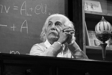 ŠTA TREBA ZA SREĆU? Ajnštajn sve objasnio jednom rečenicom