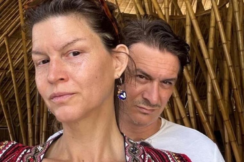 Naš glumac napravio kuću na selu pa sa ženom manekenkom okopava baštu: Imaju 3 sina i vaspitavaju ih na poseban način