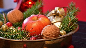 VEČITA DILEMA! Kad se kaže "HRISTOS SE RODI" da li treba odgovoriti "VAISTINU" ili "VOISTINU se rodi"?