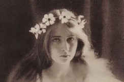 Bila je kraljica bez zemlje i naroda, a svi su je voleli: Kad su joj ubili muža ni suzu nije pustila, pa skončala u bedi