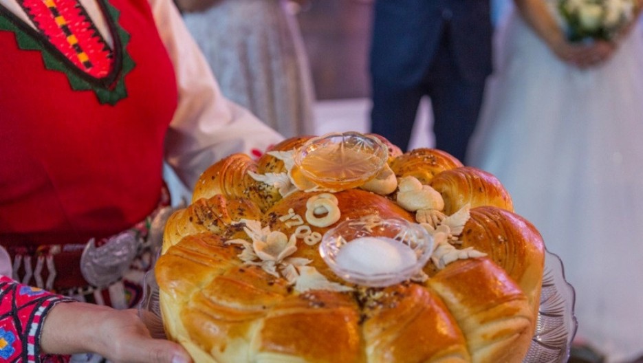 14. januara, na Mali Božić, se pravi POGAČA ZA SREĆU - VASILICA, a ovo je najprostiji recept! Ako je ukrstite dobro, prizvali ste..