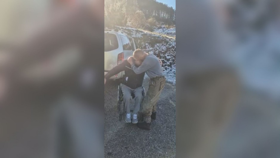 Dirljiva priča sa Kokinog broda: Zoranu uginula krava, a humani sportisti su mu kupili Anđelu - emotivan susret protekao uz suze i zagrljaje