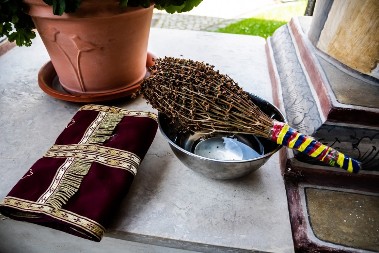 Evo koliko se dugo čuva sveta vodica: Na Krstovdan je ovako odložite, kako ne biste napravili veliki greh