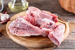 SJAJAN TRIK: Kako da odmrznete meso za samo PET MINUTA?