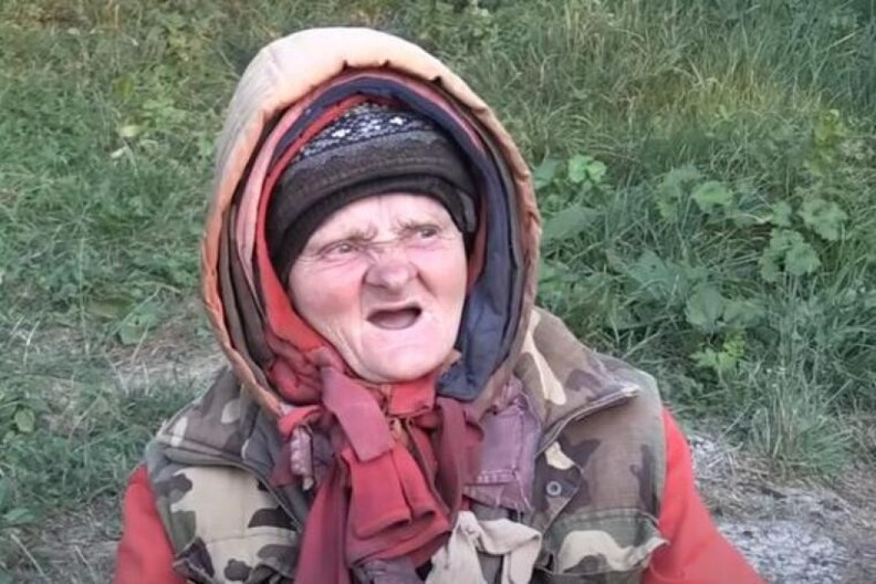 KO ZA NJU NIJE ČUO, ŽIVI ISPOD KAMENA Smejali smo se Milki sa 20 kapa na glavi, a životna priča je tuga