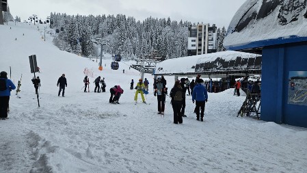 NIJE SAMO ZLATIBOR PUN ZA SRETENJE, MNOGI HRLE U OVAJ ZIMSKI CENTAR: Kapaciteti puni, a cene za skijaše povoljne