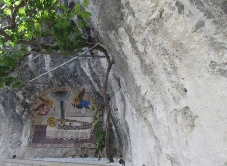 Stojana roditelji poslali u manastar sa 12 bojeći se danka u krvi: Danas u njegovu moć veruju i hrišćani i muslimani