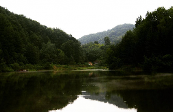 Ova banja leči reumu i bolesti očiju! Cene smeštaja oko 2.000 dinara: Posebna je po jezeru koje oduzima dah