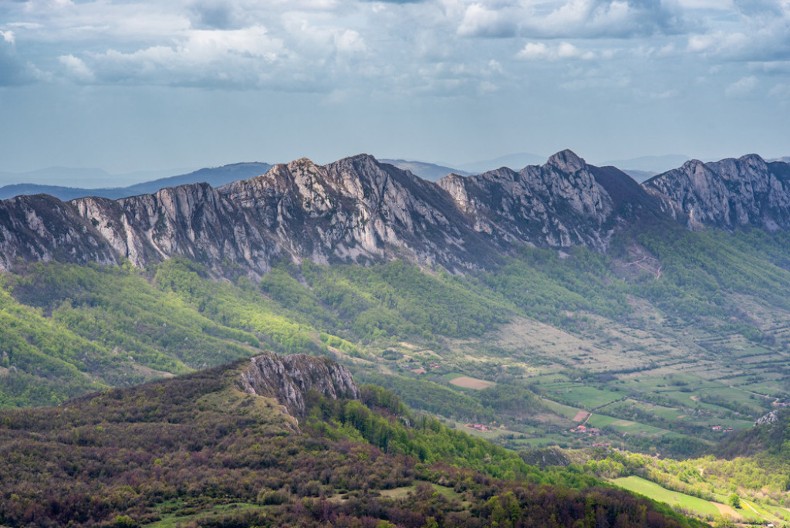 Duboko u srcu Homoljskih planina krije se pećina obavijena legendama – da li su u njenim hodnicima skriveni tragovi Kosovske bitke ili je ovo još jedan neotkriveni arheološki biser Srbije?