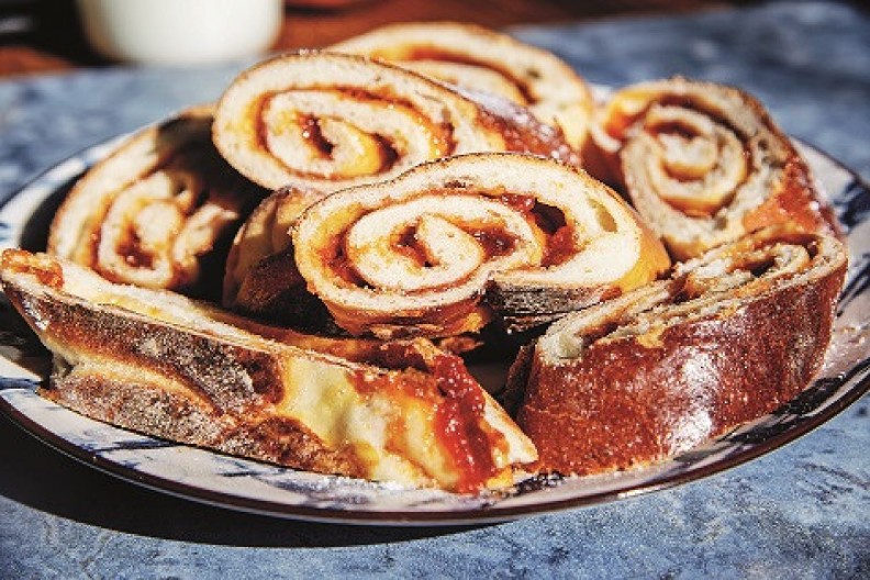 Naše bake znaju koji sastojak će učiniti da se ona topi u ustima: Probajte starinski recept za štrudlu sa džemom