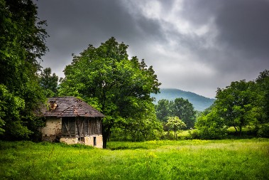 Ručak ispod sača na 1.200 metara: Planinski dom Lisine koji oduševljava gurmane