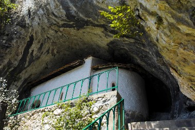 Manastir Gornjak i isposnica Grigorija Sinaita: Tišina stene u kojoj se čula molitva