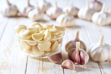 „Beli medenjak“ iz Negotinske krajine: Zaboravljena sorta belog luka koja se suši u vencima