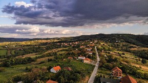 Vojislav Ilić Mlađi i zaboravljena poezija o Šumadiji: stihovi u kojima se čuje miris zemlje i zvuk zvona