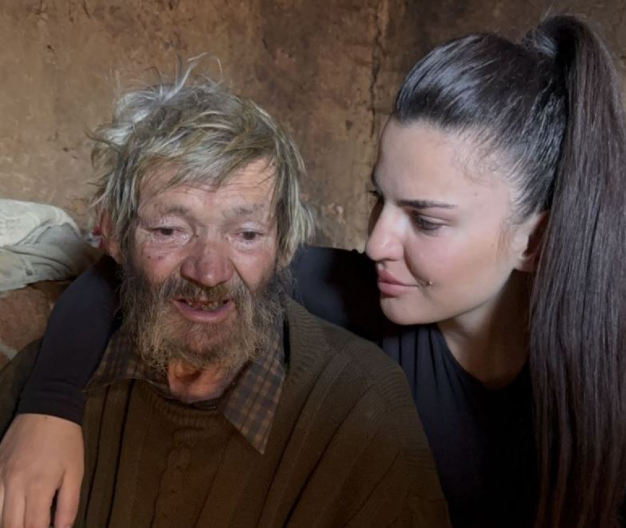 Rođena s 24 prsta, trpela je veliku bol zbog ismevanja, a onda je u 16. godini svu tugu pretvorila u moć: Sad studira 2 fakulteta i cela Srbija plače zbog nje