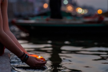 Uskršnji ponedeljak i ritual polivanja devojaka: Paganski običaj za zdravlje i plodnost