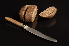 Zašto se uveče ne daje nož, hleb ili ogledalo? Tri zabrane koje narod ne krši ni bez objašnjenja