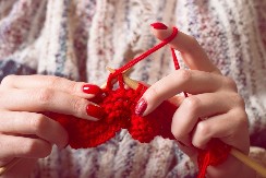 Zašto su žene u Levaču stavljale crvenu vunu pod prag kada dete krene u školu: Vuna kao amajlija i glas predaka