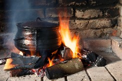 Zašto se ognjište nikada nije gasilo: Oganj kao sveto mesto doma, ulaz za duše i najstariji bog u srpskoj religiji