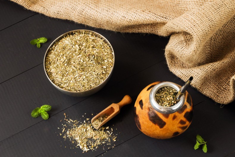 Čaj koji se ne pije: Zašto su žene u Negotinu kuvale „čaj za kuću“ i polivale ga po pragovima