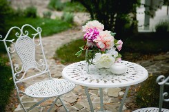 Zašto se u narodnom verovanju stolica ne ostavlja prazna za vreme večere: Mesto bez tela, ali s dušom