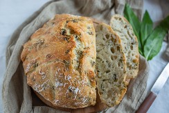 Majski kolač sa koprivom i kvasom: Hleb koji se lomi za zdravlje i novu snagu