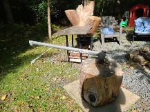 Sekira ispod kreveta: Verovanje da oštrica čuva od „noćne senke“