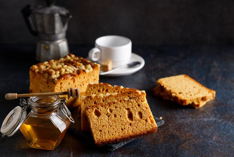 Kolač sa pekmezom: Jednostavan je i ne košta mnogo (VIDEO)