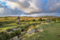 MISTERIOZNI KAMENI KRSTOVI ISTOČNE SRBIJE: Zašto su se nekada podizali bez imena pokojnika?