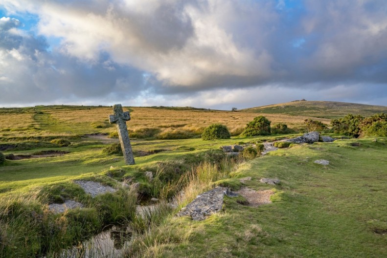 MISTERIOZNI KAMENI KRSTOVI ISTOČNE SRBIJE: Zašto su se nekada podizali bez imena pokojnika?