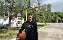 Sve je moguće kad se dovoljno želi, ovaj dečak je ponos Čačka: Pavle (14) trenira košarku pet puta nedeljno i sanja velike snove