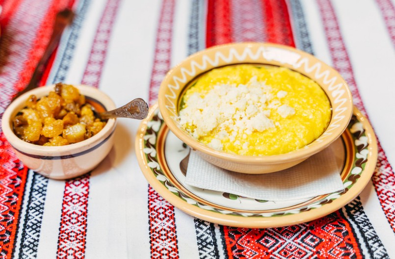 TRADICIONALNI RECEPT ZA NAJUKUSNIJI KAČAMAK: Tajne je u jednom sastojku koji mu daje savršen ukus