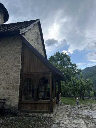 U manastiru kod Čačka se zamonašio patrijarh Pavle: Smatra se jednim od najlepših, a ovo je njegova vrednost