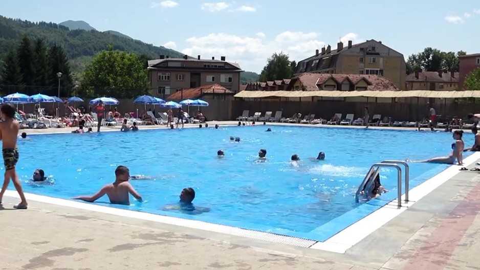 Priboj spreman za letnje vrućine: Počinje sezona na gradskim bazenima i u odmaralištu u Sutomoru, besplatno letovanje za najbolje đake i socijalno ugrožene
