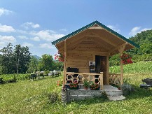 Napustili grad, kupili imanje na selu i preselili se: Danijela i Nikola podno planine Jelice napravili svoj mali raj i pokrenuli sjajan biznis