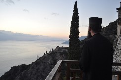 ZAŠTO JE SVETA GORA ZABRANJENA ZA ŽENE I KOJE SRPKINJE SU JE POSETILE: Kazna za kršenje zabrane je SUROVA, a ovo je razlog za to