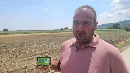 Do sada molili Boga da padne kiša, a sada samo klik na daljinski: Vlade iz Čačka na svom imanju več zasadio treću kulturu za ovu sezonu